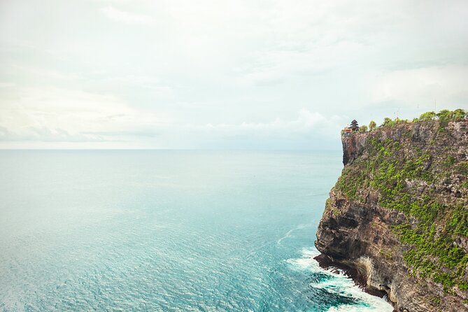All Inclusive Private Uluwatu Tour with Kecak Dance and Dinner - Stop 3: Jimbaran Bay Dinner That Actually Lets You Sit