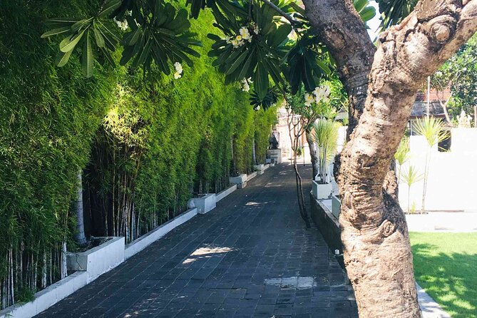 Backlanes and Hidden Sites: A Self-Guided Audio Tour in Seminyak - Seminyak Beach to Petitenget Beach: symbols, statues, and empty villas