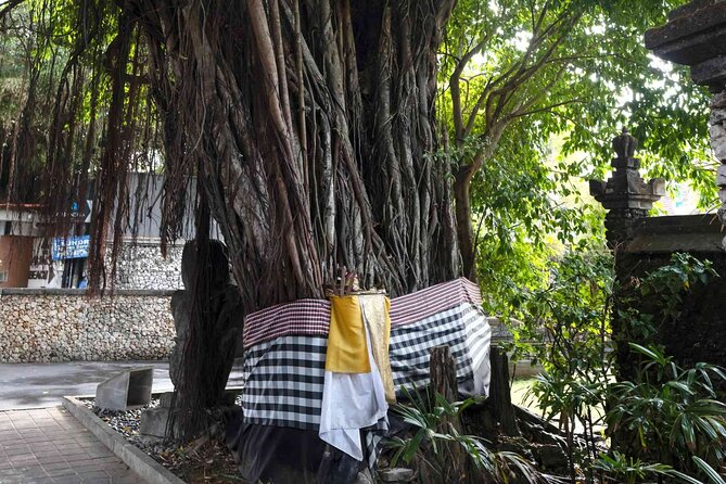 Backlanes and Hidden Sites: A Self-Guided Audio Tour in Seminyak - Seminyak Flea market: a focused chance to bargain