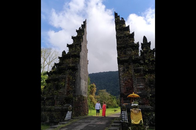 Bali Beautiful Insta with Real Bali Swing - Ulun Danu Bratan Temple: Floating Shrines and Colorful Gardens
