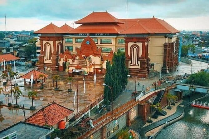 Bali Car-Charter: Half Day Denpasar City Tour - Badung Traditional Market: the best kind of chaos for first-time shoppers