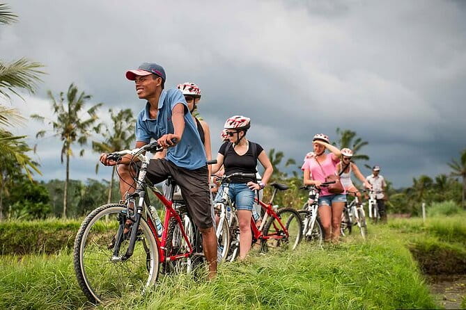 Bali Countryside Eco Cycling Tour include Lunch - Jalan Batu Sepih: the cooking demonstration where lunch starts