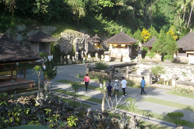 Bali Cycling and Ubud Waterfall Tour - Sacred Monkey Forest Sanctuary and Ubud Palace, done in the right order