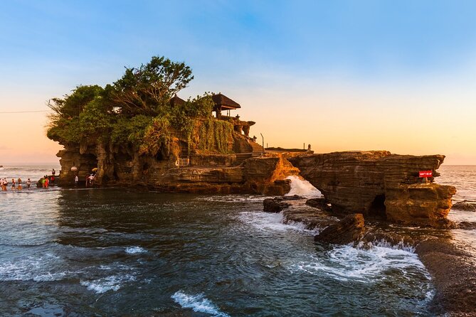 Bali Day Trip to Ubud Highlight Tour and Tanah Lot Temple - Stop 1: Tegalalang Rice Terrace for classic Ubud photos