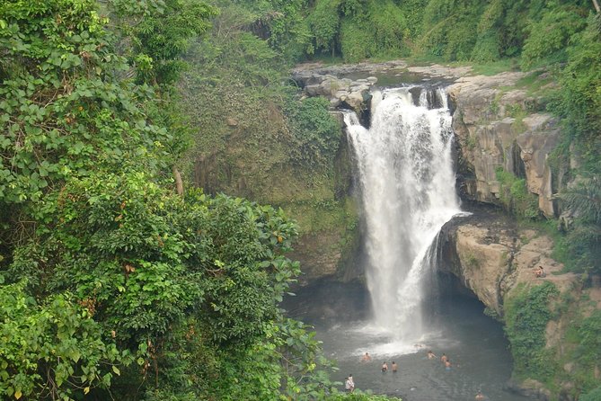 Bali Full-Day Traditional Village Sightseeing Trip All Inclusive - Temples, monkeys, and the Ubud core: Batuan, Monkey Forest, Art Market, and Palace time