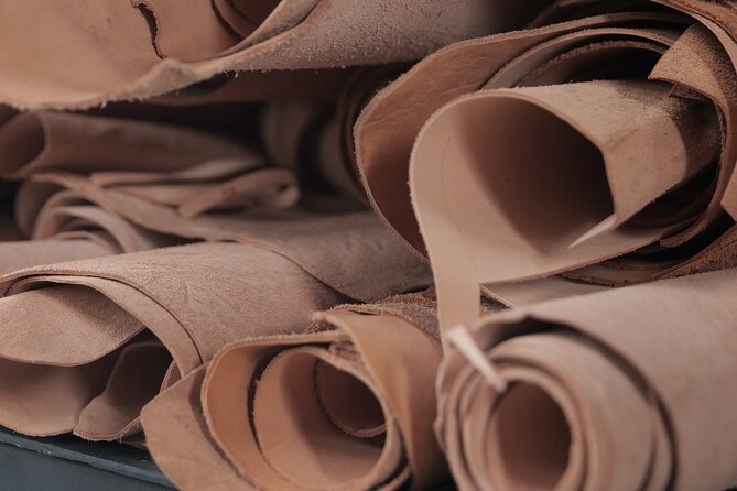 Bali Leather Craft Workshop - 6 hours ( canggu / seminyak) - Hand stitching and varnish, the steps that decide quality