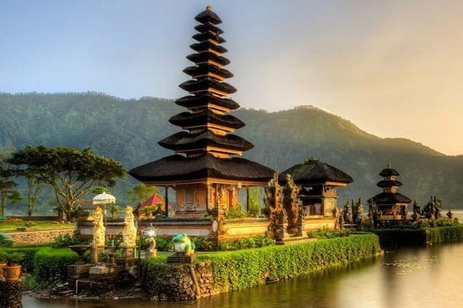 Bali Lempuyang Temple with Blue Lagoon Snorkeling - Lunch by the beach, a real break in a long itinerary