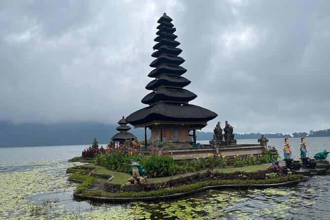 Bali : Private Fullday trip, Discover North Bali Destination - Ulun Danu Beratan Temple on the lake: the photo moment that stays peaceful