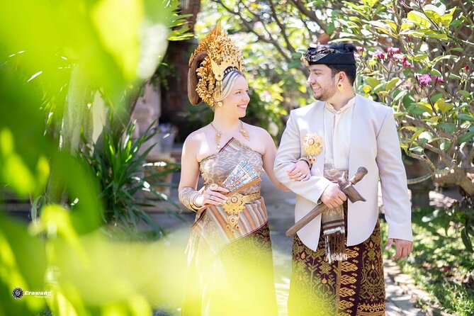 Bali Professional Photoshoot in Traditional Dress Outfit - Studio set vs outdoor temple backdrops