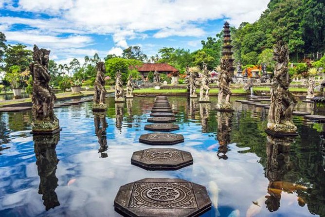 Bali Royal palaces (observe tour) - Entering East Bali royal palaces without the usual tour chaos
