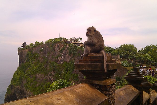 Bali's Spiritual Pillars - Uluwatu Temple and Kecak Dance Tour - Uluwatu Temple on the cliff: views, steps, and macaque safety