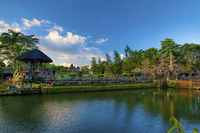 Beratan , lake side temple tour , all inclusive - Lunch, bottled water, and an air-conditioned travel rhythm