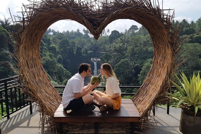 Best of Bali Jungle Swing with Ubud Sightseeing Tour - Tegenungan Waterfall: time to cool off, not just pose