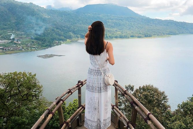 Best of North Bali: Banyumala Waterfall, Handara Gate and Temple - Handara Iconic Gate: where the view does the heavy lifting