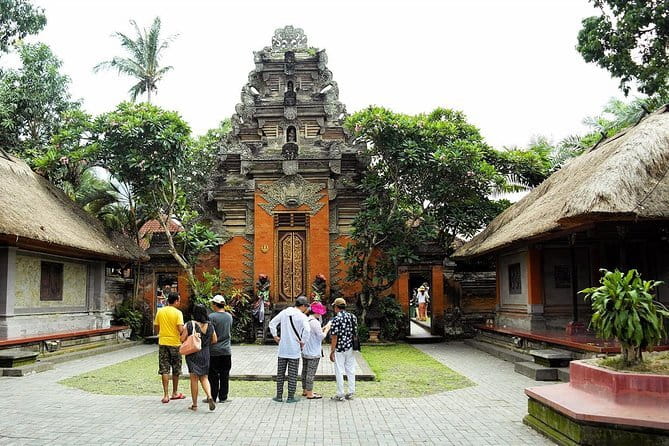 Exploring Bali in 3 Days: Discover Top Places in Bali - Day 2 around Bedugul and the coast: temples, waterfalls, markets, rice fields, Tanah Lot