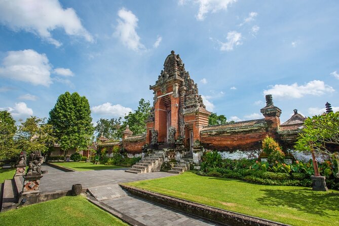 Exquisite UNESCO World Heritage Sites in Bali - Ulun Danu Bratan Temple: Lake Bratan views with spiritual weight