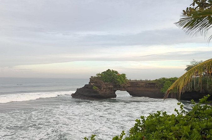 GAD Tanah Lot Tour - Guides, pickup, and vehicle comfort on the road