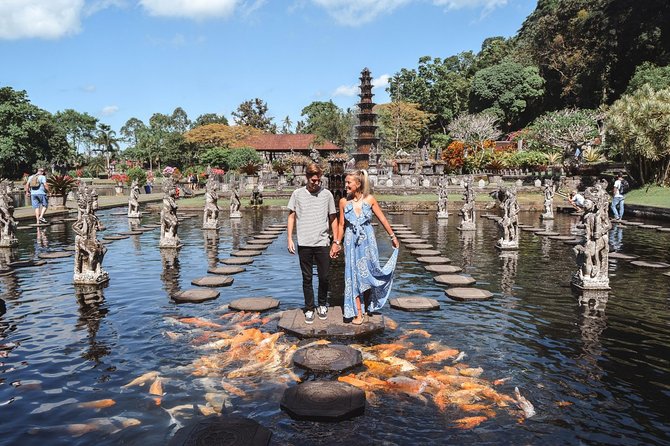 Gate of Heaven Tour With Guide : All-Inclusive Best Experience - Sidemen valley break: quick views and a river photo moment
