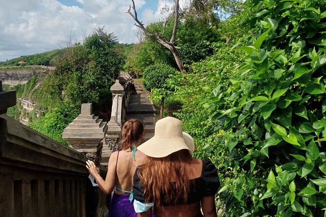 Half Day Uluwatu Temple And Kecak Dance Private Guided Tour - Stop 2: Kecak at Uluwatu, chanting, and the fire show timing