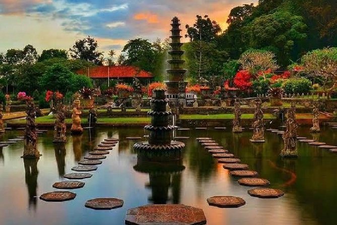 Heaven Gate (Lempuyang) - Tirta Gangga - FREE WIFI - Pickup, Drop-Off, and the Wi-Fi Advantage on a Long Ride