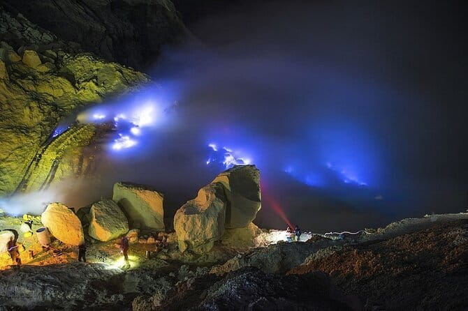 North Bali highlights: Buddhist temple, Waterfall & hot spring - The guiding style that makes the day feel calm