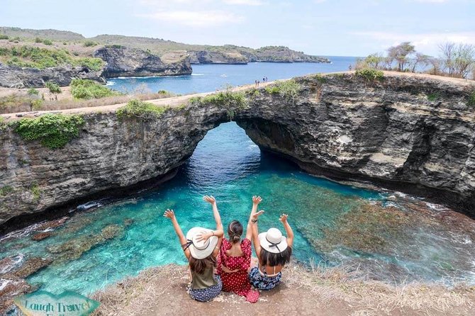 Nusa Penida Instagram Tour: Legendary Spots (Private & All-Inclusive) - Broken Beach Villa, the archway-cove moment