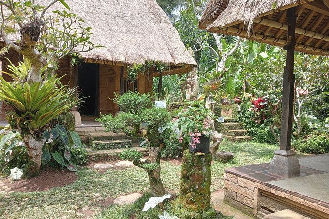 Penglipuran Village Waterfall Swing Private Guided Tour - Stop 1: Kanto Lampo Waterfall for photos with real drama