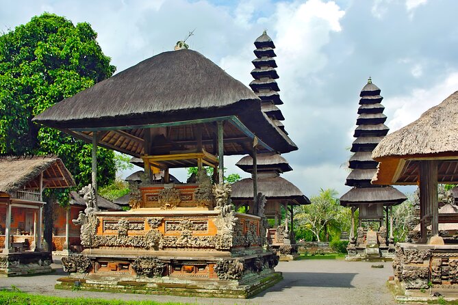 Private Full-Day Tour: Ulun Danu Beratan Temple, Jatiluwih and Tanah Lot Temple - Ulun Danu Beratan: lake views, cool air, and photo-friendly temple angles