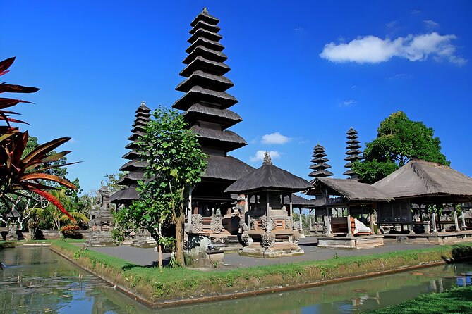Private Full-Day Tour: Ulun Danu Beratan Temple, Jatiluwih and Tanah Lot Temple - Bedugul Market in Candikuning: the best kind of stop, a food stop