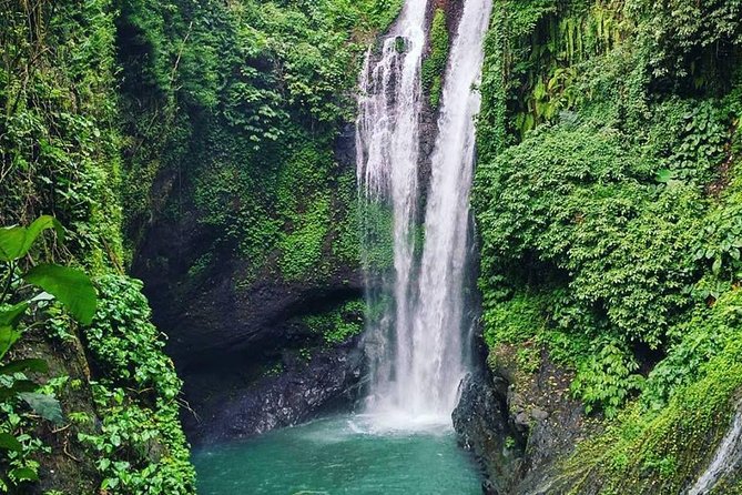 Private Munduk Waterfalls Trekking Tour - Lunch, bottled water, and the transport that keeps you sane