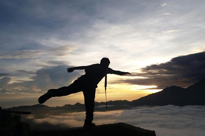 Sharing Mount Batur Sunrise Trekking And Natural Hot Spring - Timing and pickup: how the midnight start works in real life