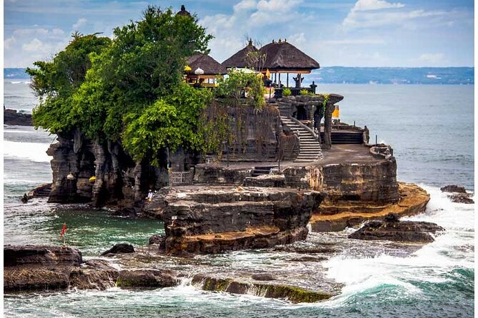 Tanah Lot Sunset Private Tour - Tanah Lot Temple on its rock: why the sea temple chain matters