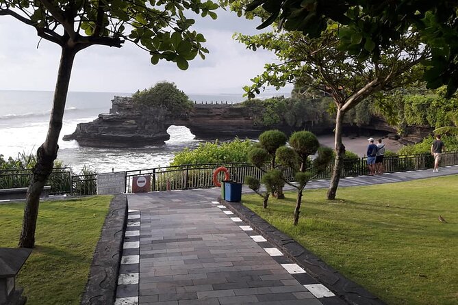 Tanah Lot Tour & North Bali Tour : All-Inclusive Best Experience - Ulun Danu Beratan Temple by Lake Bratan