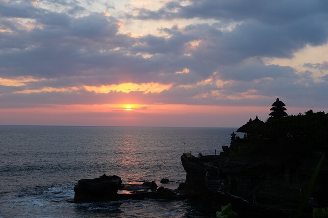 Ulun Danu Bratan Temple with Tanah Lot Sunset - What the $65 private day from Seminyak really includes