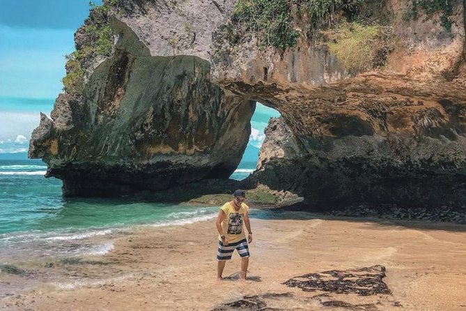 Uluwatu Instagram Tour: Unforgettable Beaches (Private & All-Inclusive) - Karang Boma Cliff: panoramic views with an easy photo rhythm