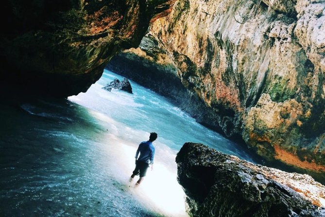 Uluwatu Instagram Tour: Unforgettable Beaches (Private & All-Inclusive) - Melasti Beach: cliff-side photos with that deep blue water